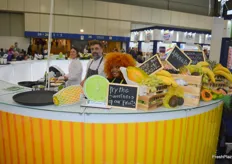 Los chefs deleitaron a los visitantes con las frutas y verduras de Brasil.